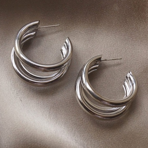 🤍18K white gold plated C-shaped glam earrings - Picture 3 of 4